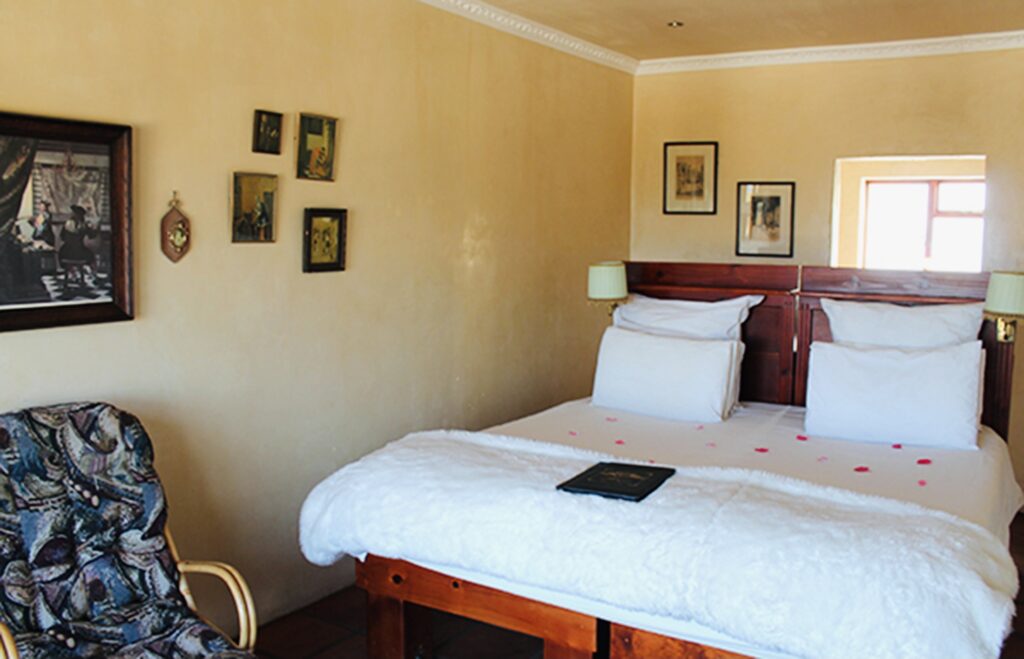 GI 2200 room 2 bed close copy