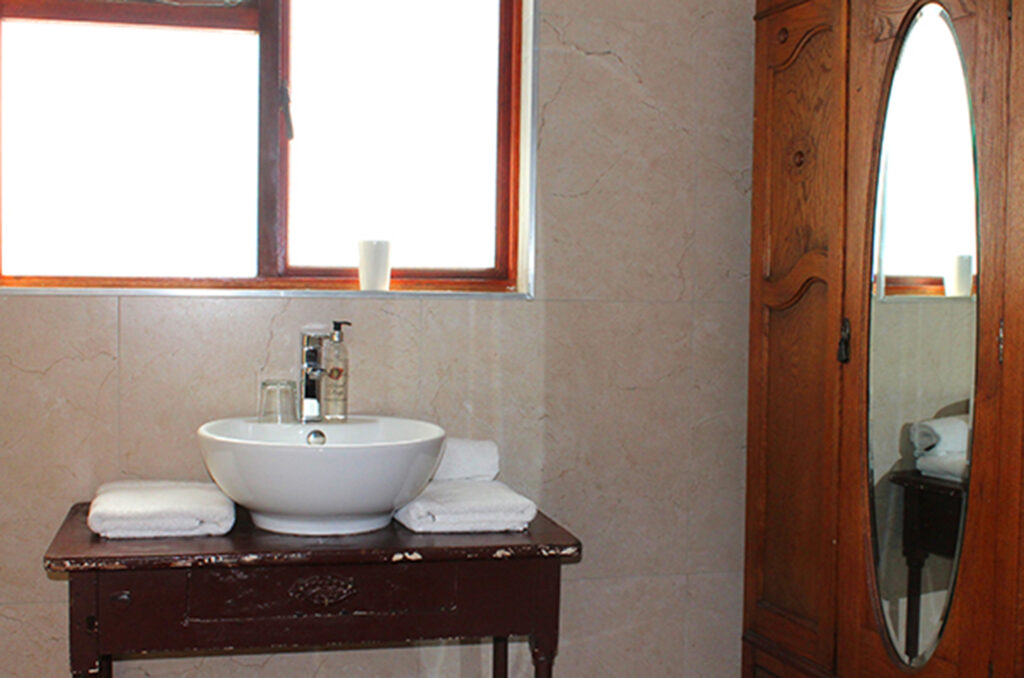 GI 2200 room 3 bathroom copy