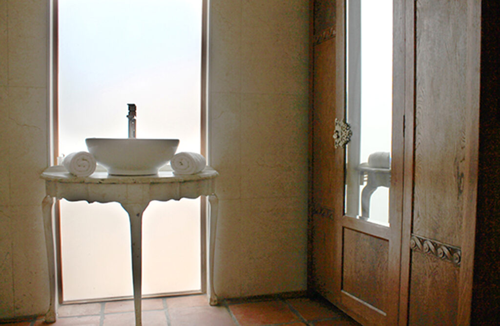 GI 2200 room 4 bathroom basen copy