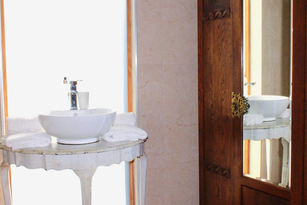 GI 2200 room 4 bathroom copy
