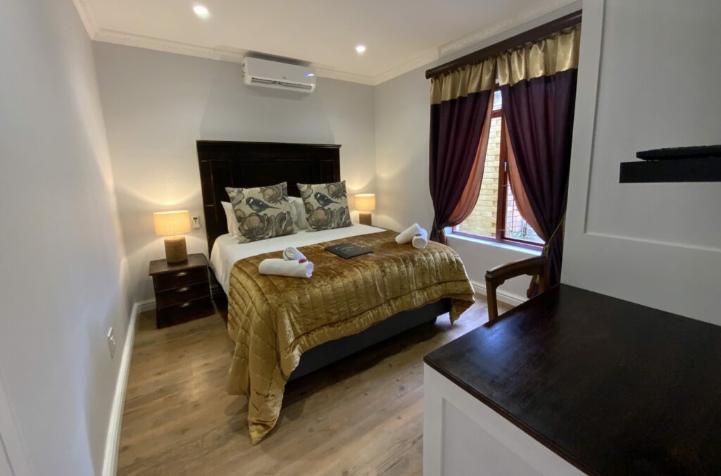 GM room 3 bed and desk copy