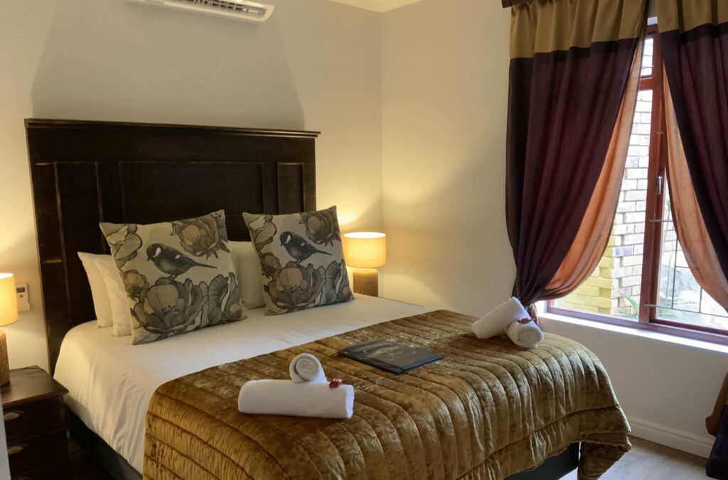 GM room 3 bed close warm copy