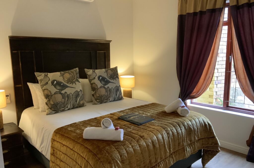 GM room 3 bed close warm copy
