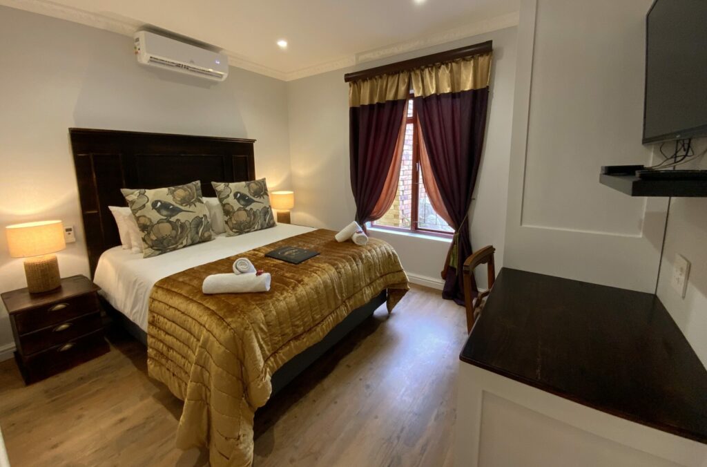 GM room 3 bed desk tv warm copy 2