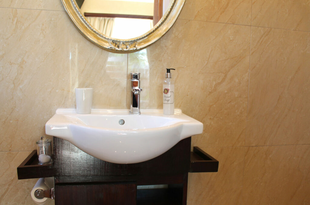 GM10 3000 room 9 bathroom copy
