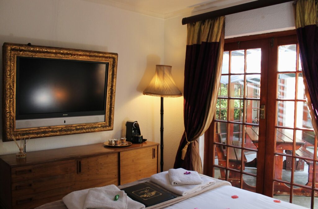 GM20 room 4 TV and view copy